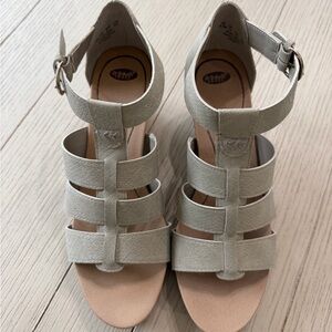 Women’s wedge sandals